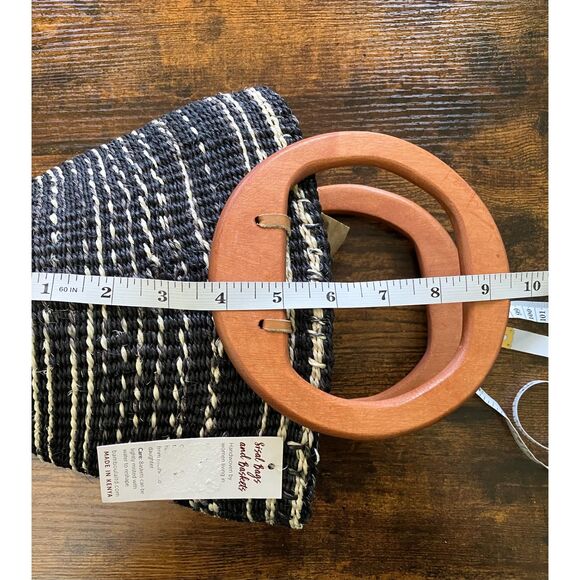 Sisal Bags and Baskets small handwoven Sisal basket bag with wood handles - Picture 6 of 7